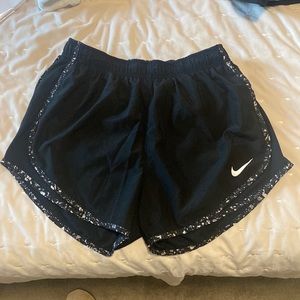 SIZE MEDIUM WOMENS NIKE SHORTS!!